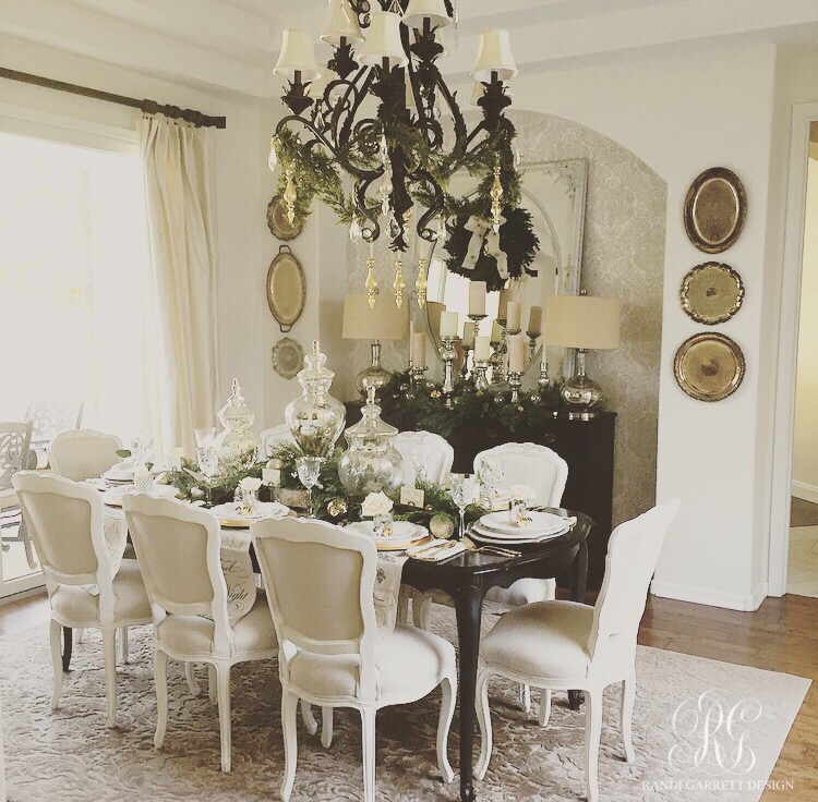 Elegant Christmas dining room