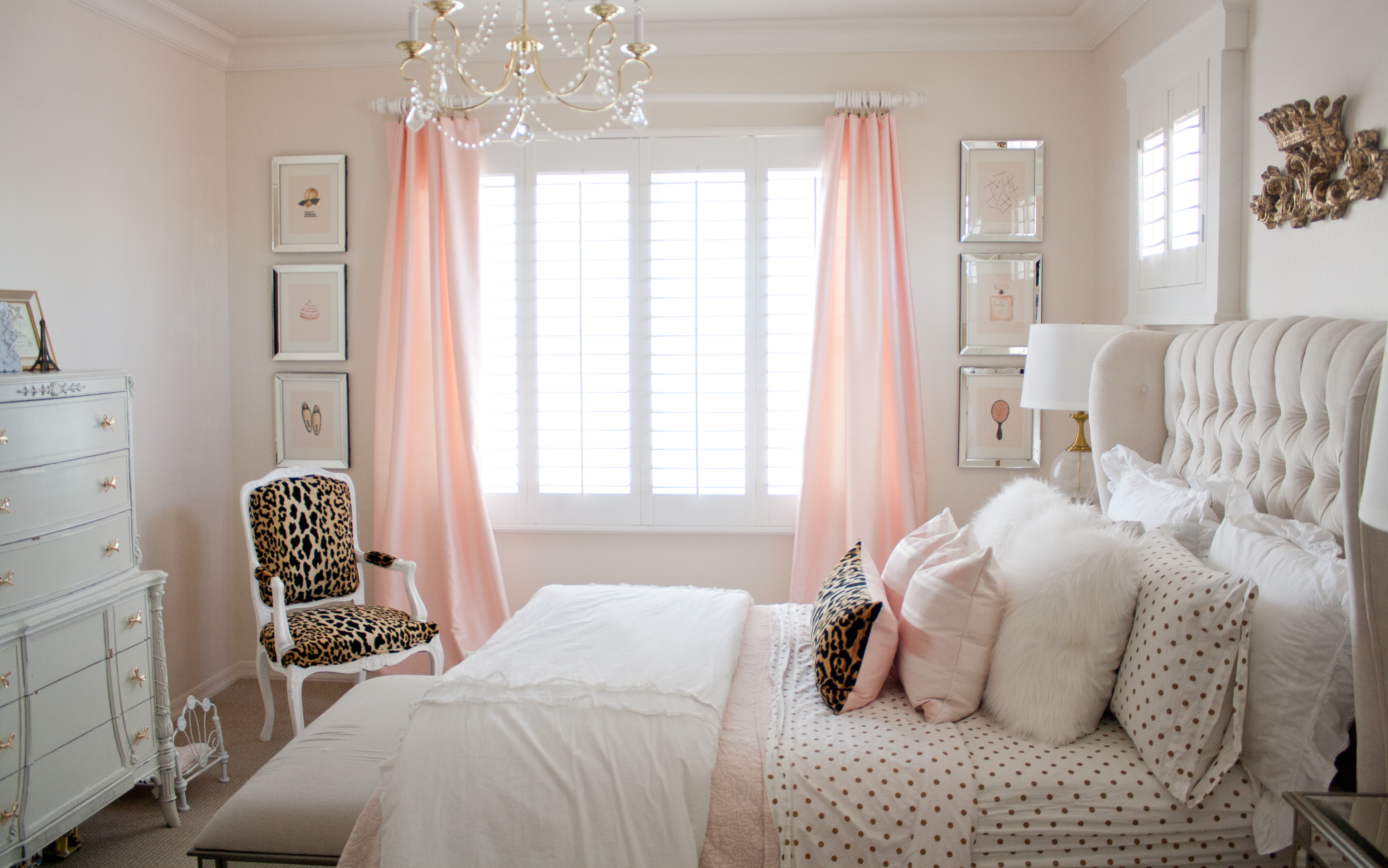 light pink and gold room