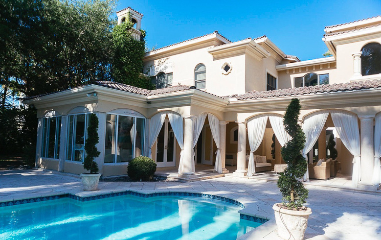 Luxurious Dream House with Grecian style pool