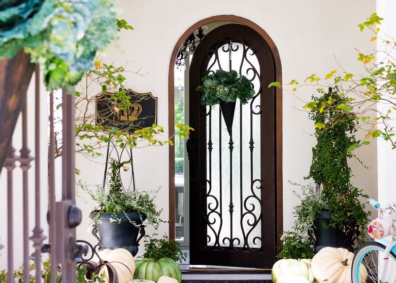 fall-porch-with-white-pumpkins