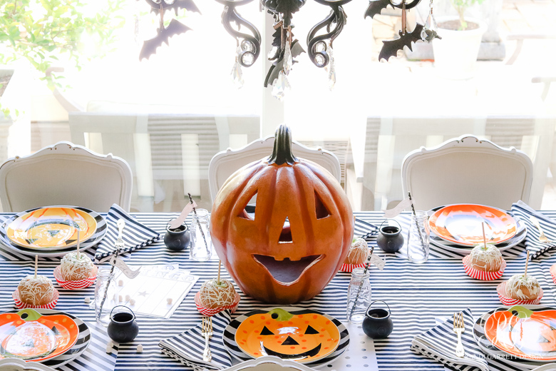 black-and-white-kids-halloween-table-day-4-of-halloween