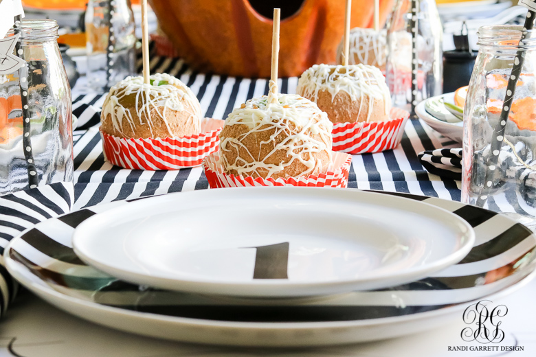 black-and-white-kids-table-for-halloween