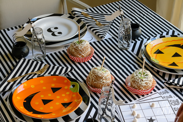 black-and-white-tablescape-for-kids-halloween