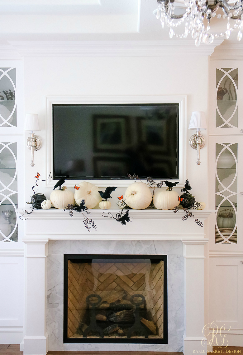 classy-halloween-fireplace-mantel