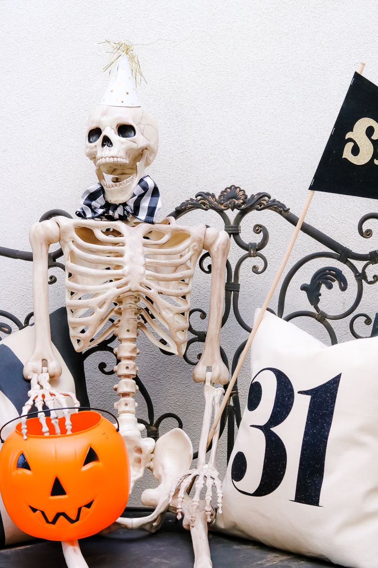dressed-up-halloween-skeleton
