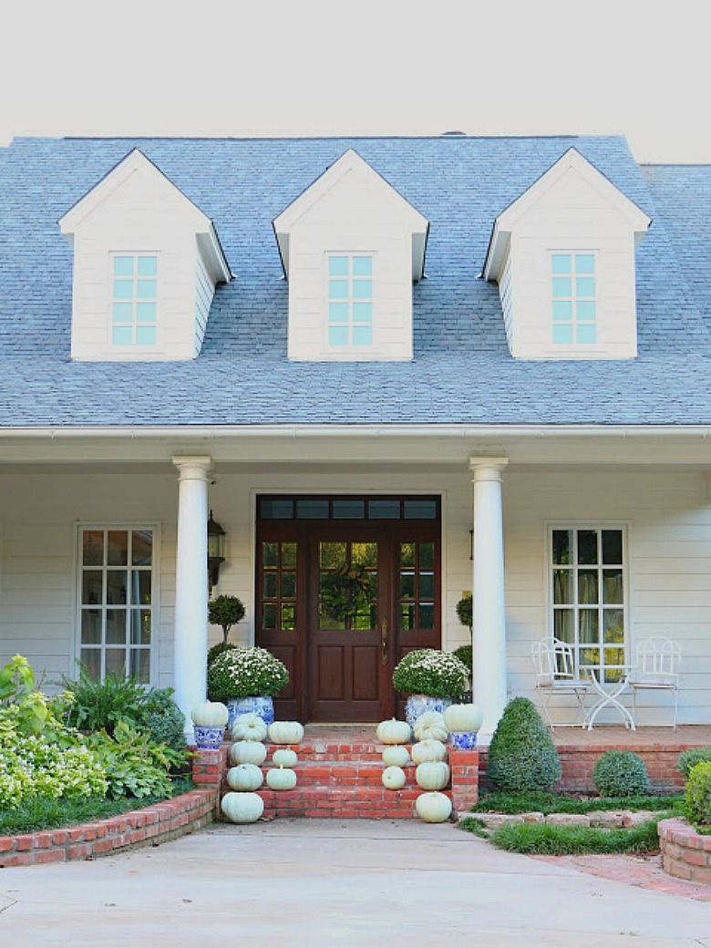 eleven-gables-thanksgiving-porch