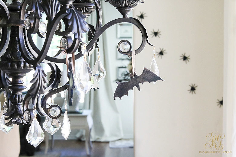 halloween-bat-chandelier