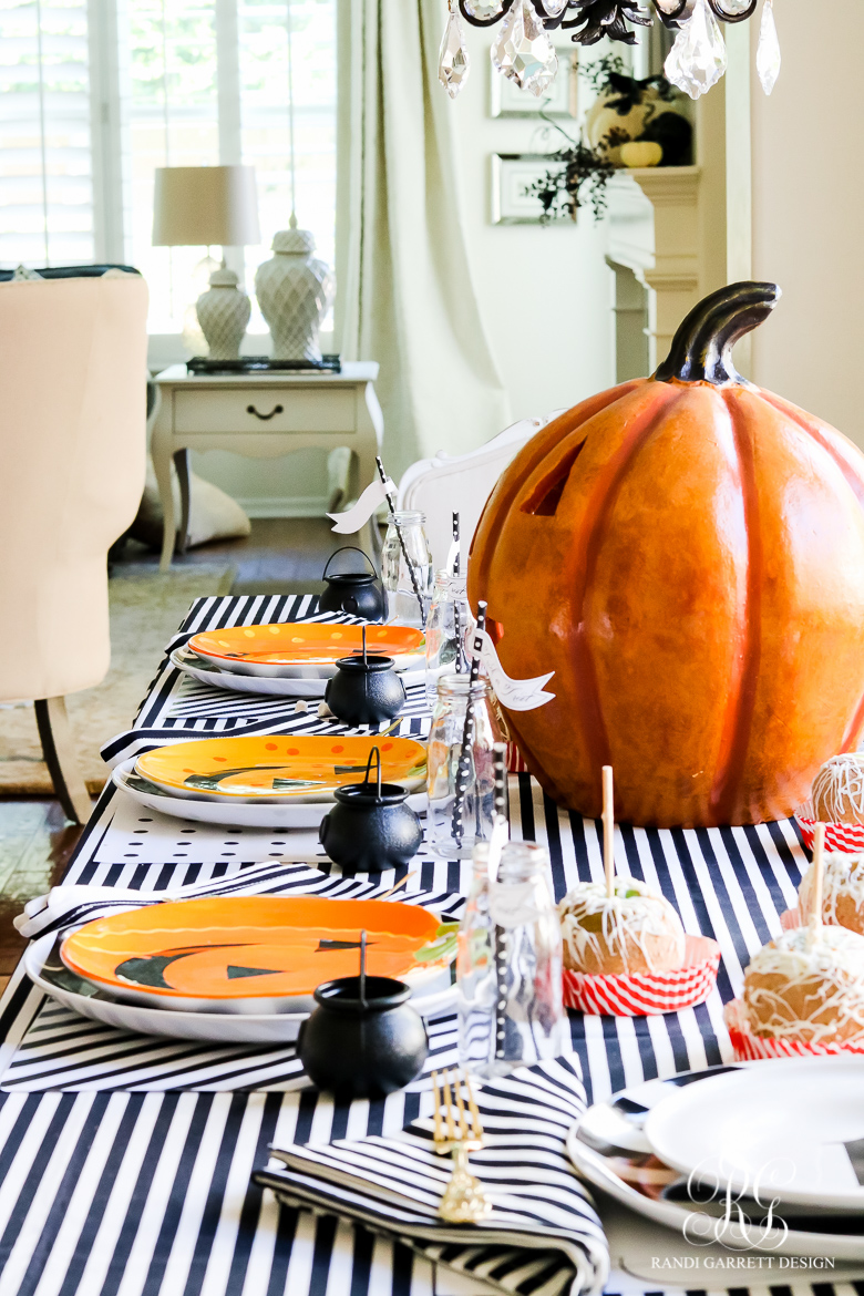 kids-halloween-table-black-and-white