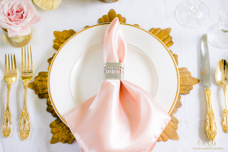 pink-and-gold-thanksgiving-place-setting