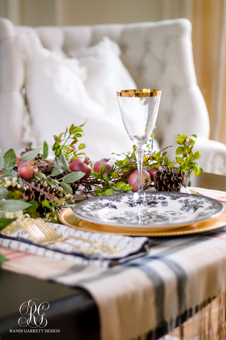 thanksgiving-place-setting-with-plaid-tablecloth