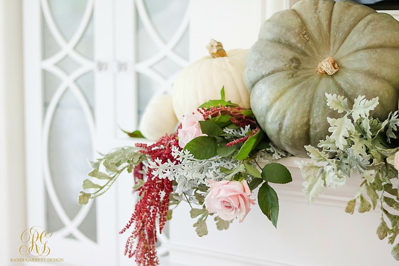 heirloom-pumpkin-thanksgiving-mantel