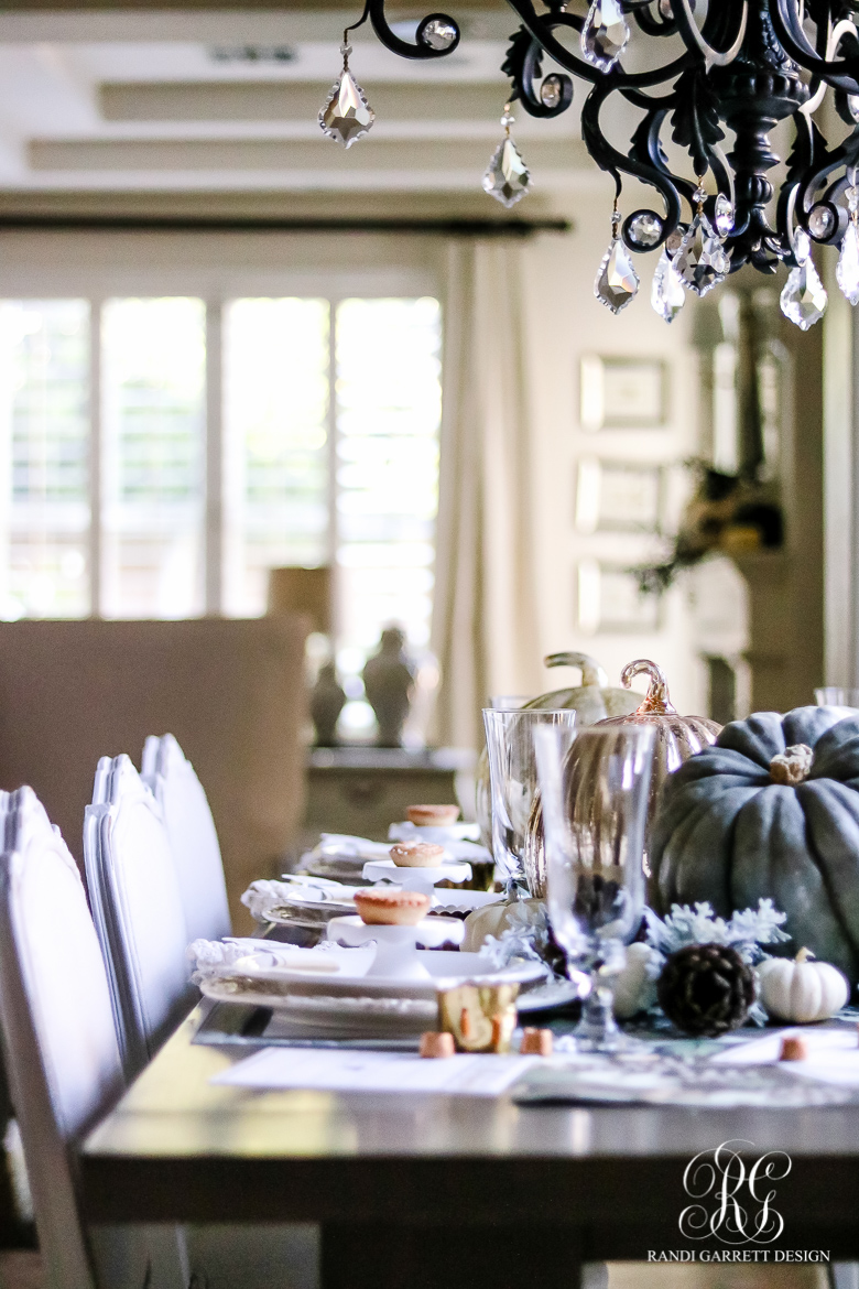 elegant-childrens-thanksgiving-table