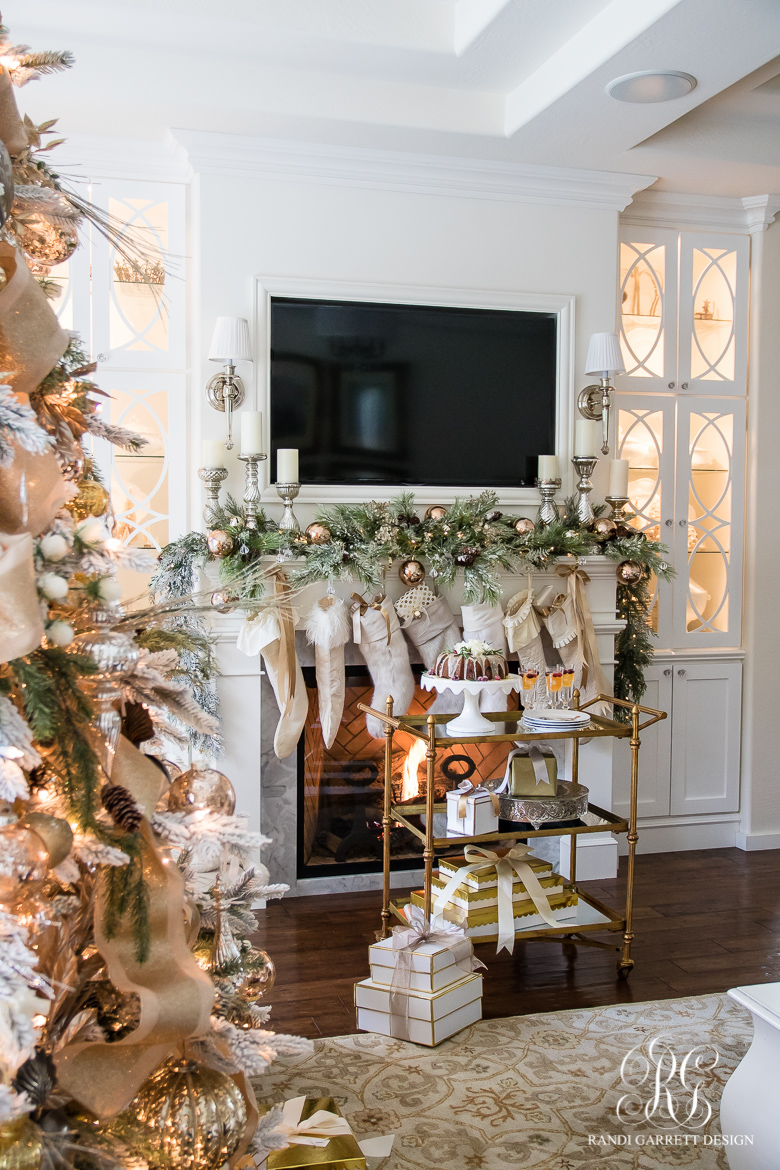 elegant-christmas-fireplace