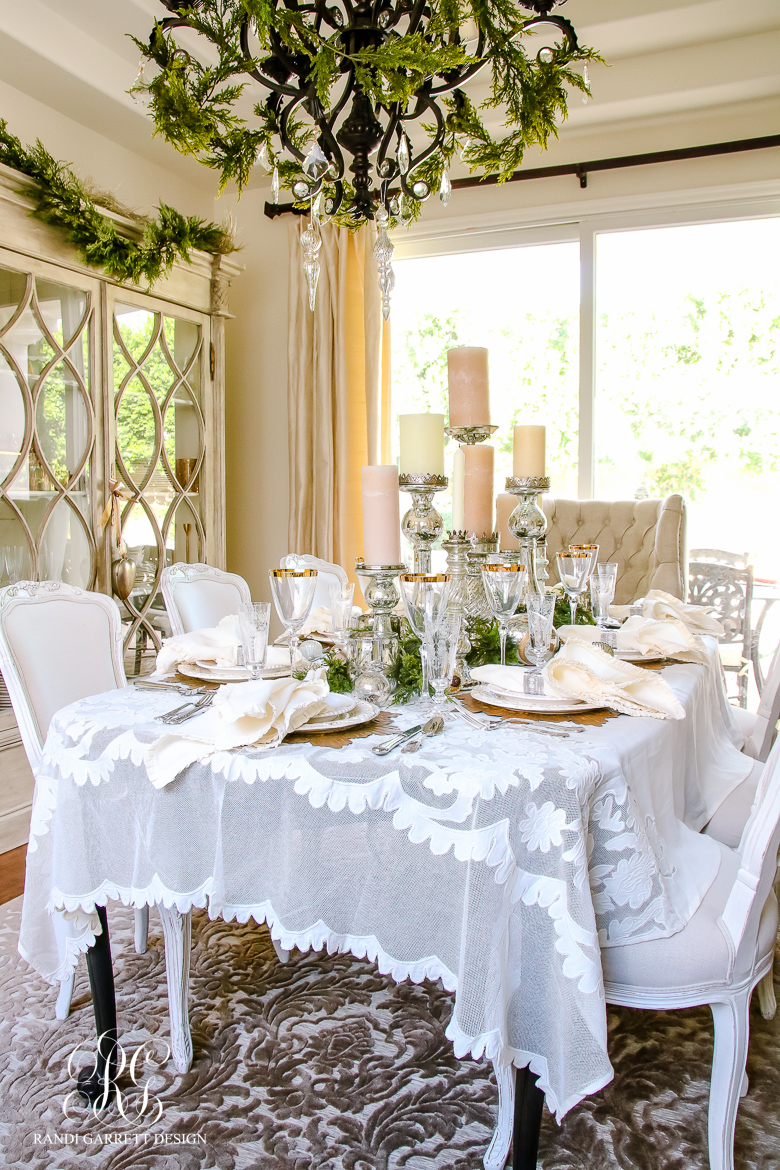 gold-and-white-christmas-dining-room