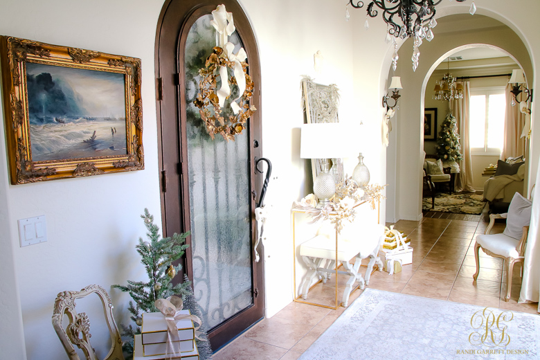 elegant-christmas-entryway