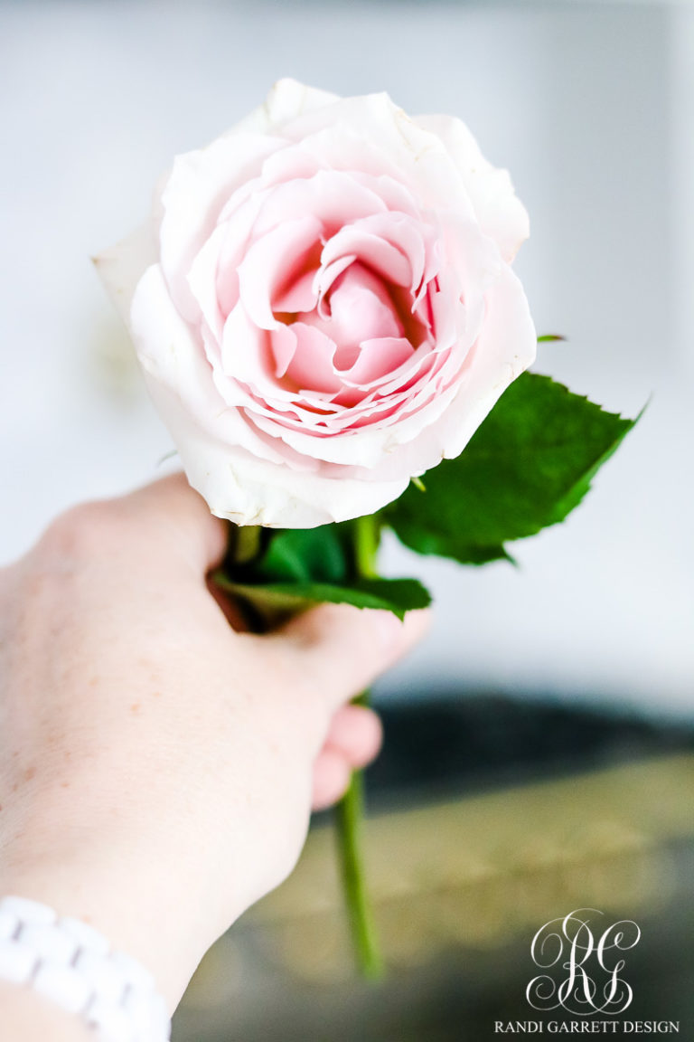 Beautiful Spring Entertaining Ideas with Fresh Flowers and Mini Bouquets