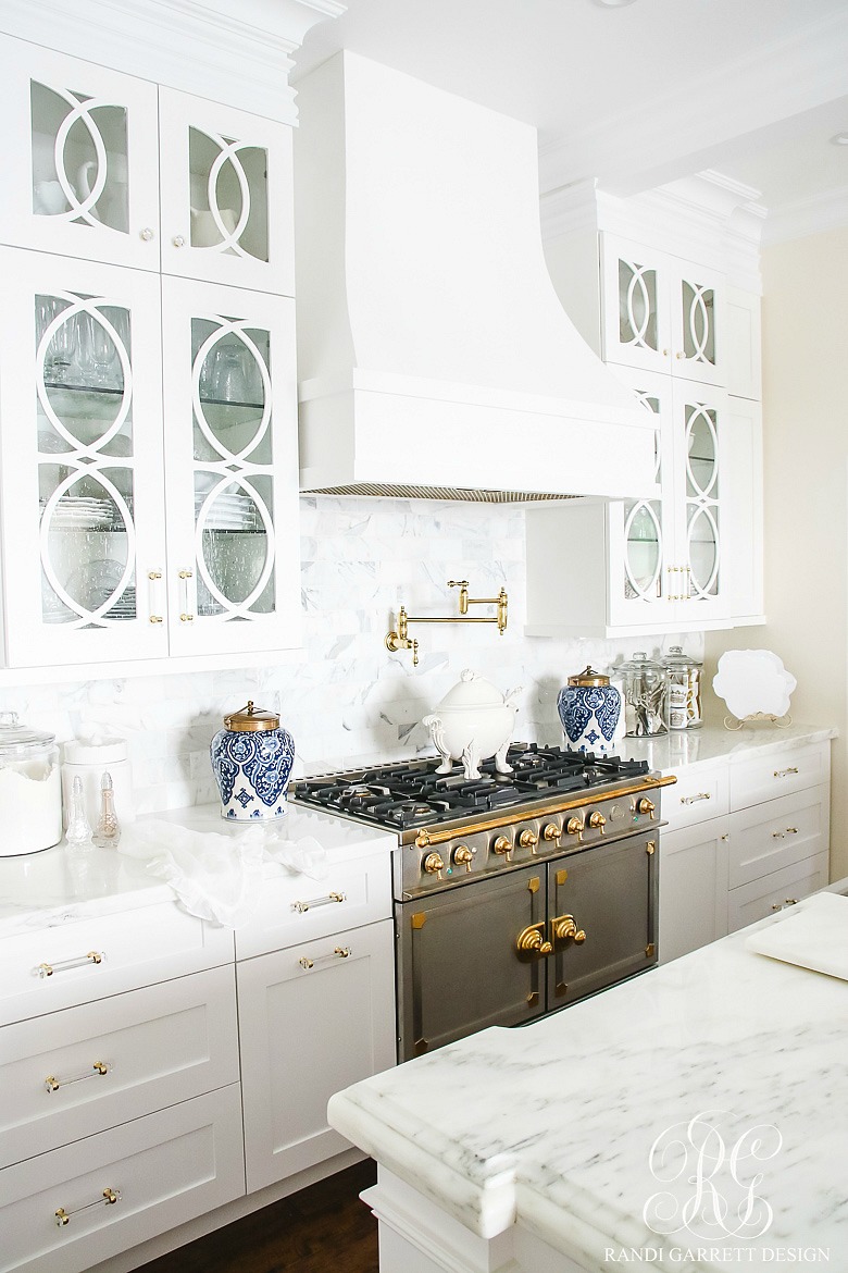 https://randigarrettdesign.com/wp-content/uploads/2017/06/Glam-white-kitchen-with-brass-accents-white-cabinets.jpg