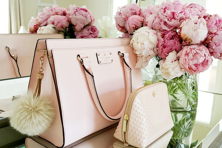 Tips to Stock your Purse in Style What's inside my Cosmetic Bag