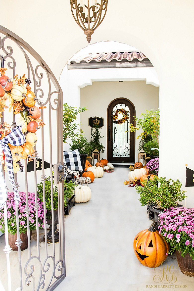 3 Days of Halloween - Tips to style your Porch + Entry