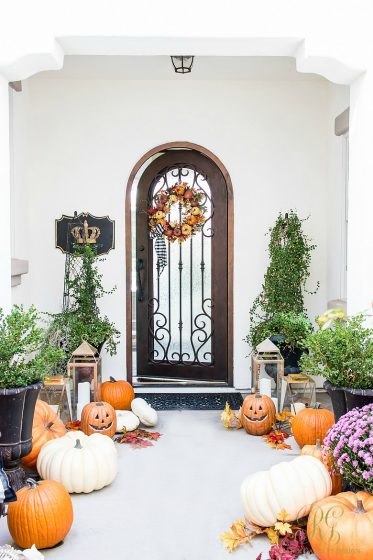 3 Days Of Halloween - Tips To Style Your Porch + Entry - Randi Garrett 