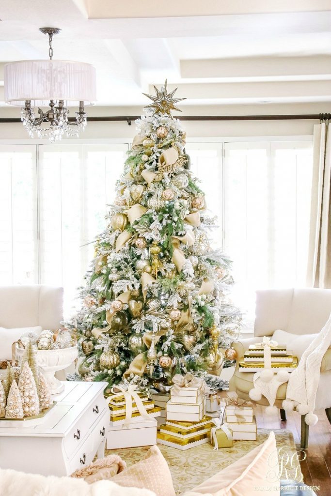 Elegant Gold Christmas Table Scape - Randi Garrett Design