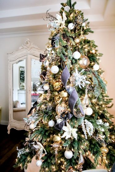 Tips for Trimming your Christmas Tree like a Pro - Randi Garrett Design