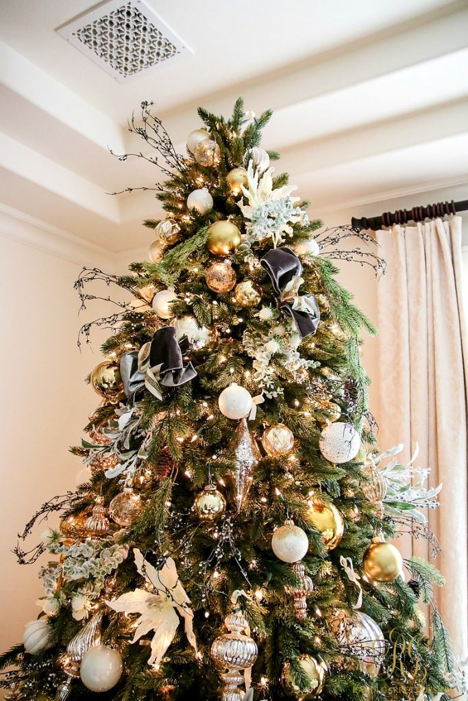 Tips for Trimming your Christmas Tree like a Pro - Randi Garrett Design