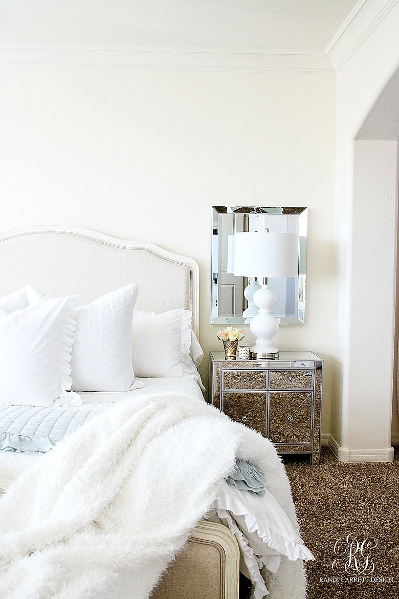 white bedroom - mirrored furniture - beautiful bedroom