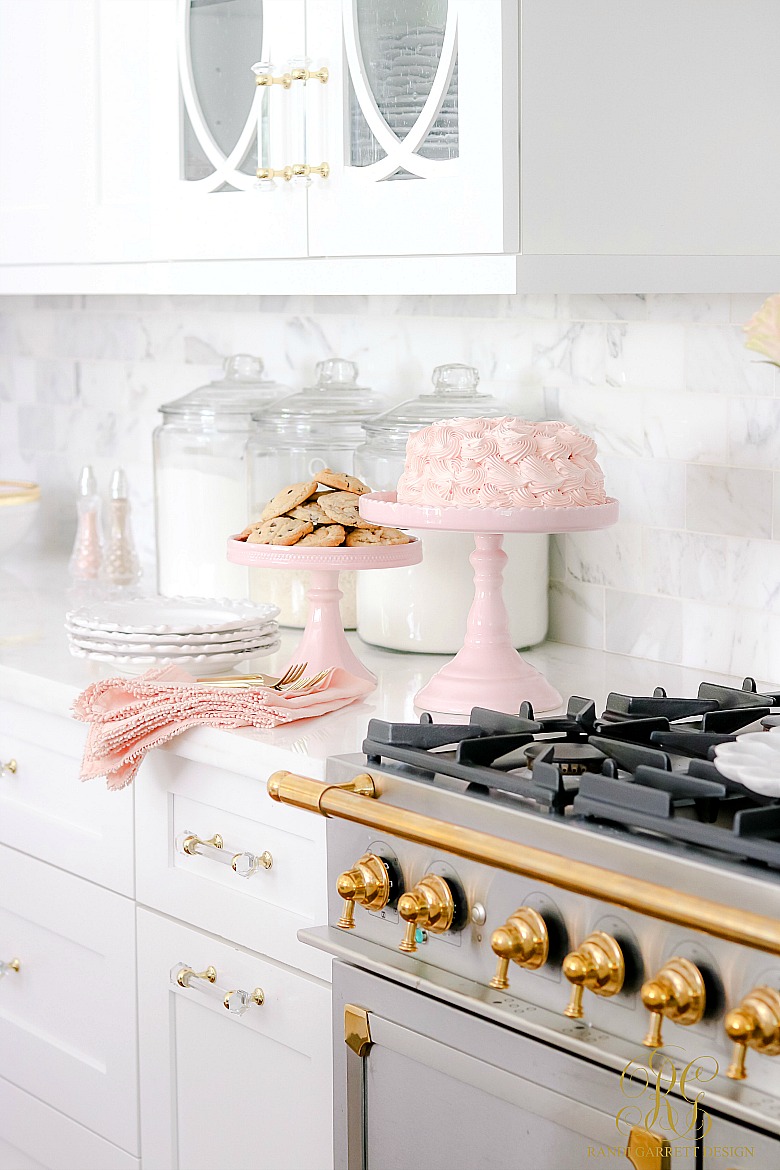 pink cakes plates - pink pom pom napkins -tips for summer fun with kids