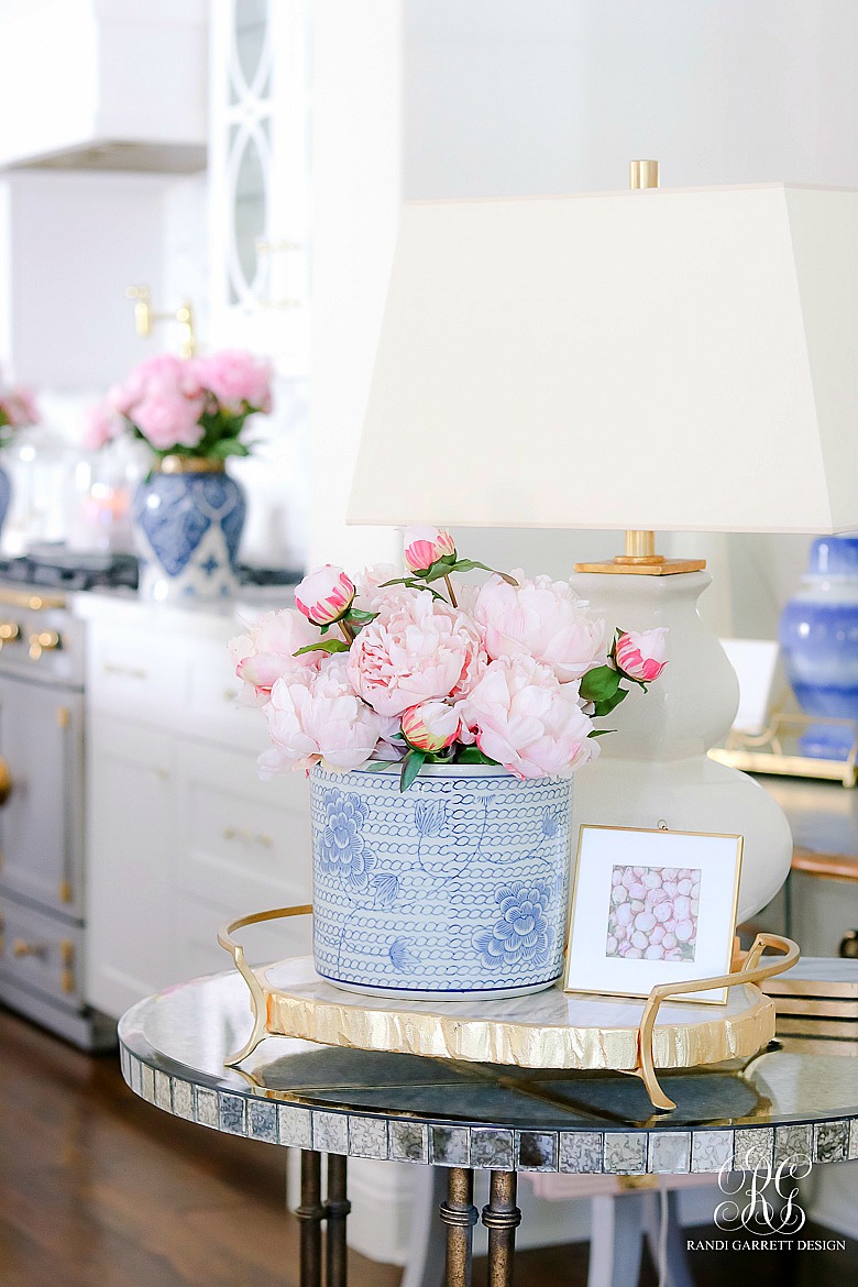 Tips for summer decorating - pink peonies in a blue and white vase - gold marble tray