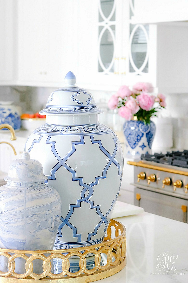 blue and white ginger jars - summer decor ideas