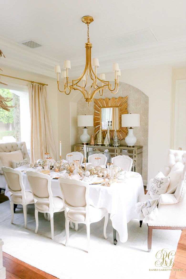Elegant Christmas dining room - beautiful Christmas table