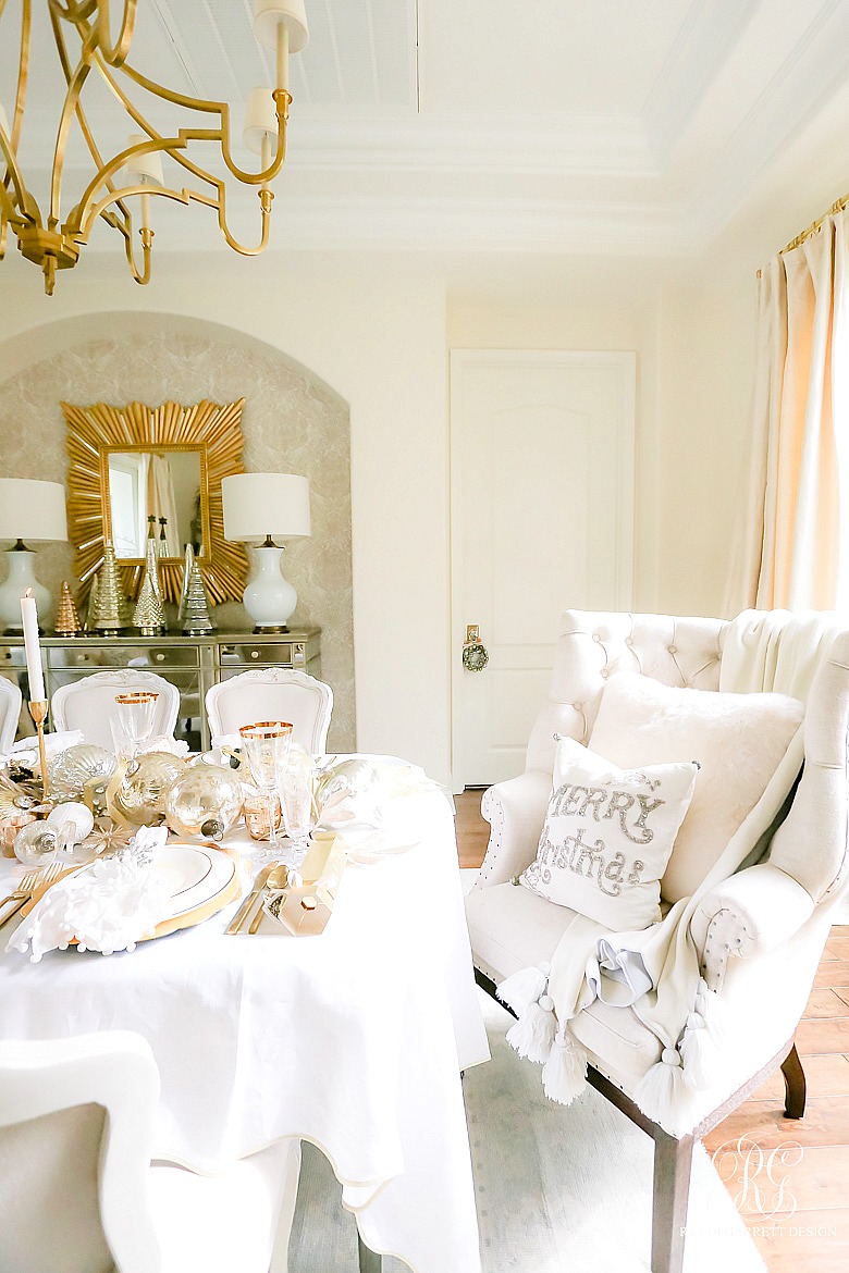 Beautiful Christmas Dining Room 