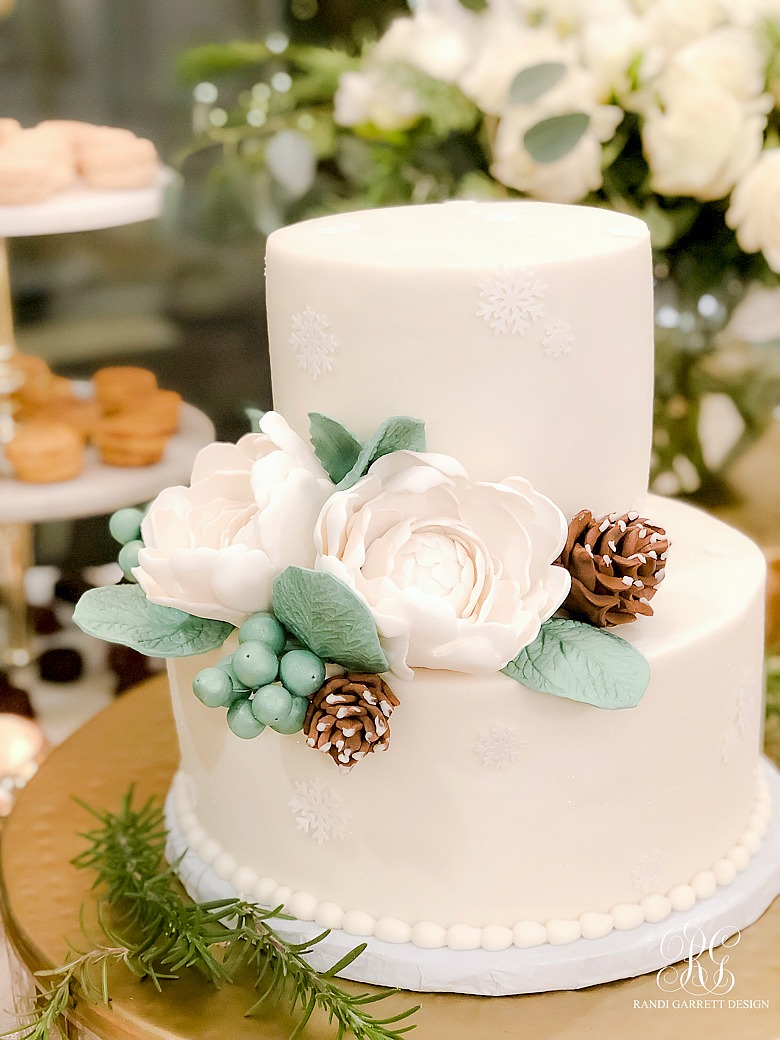 white peony Christmas cake