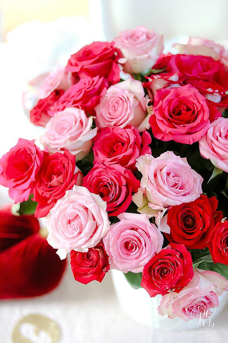 Red pink rose arrangement