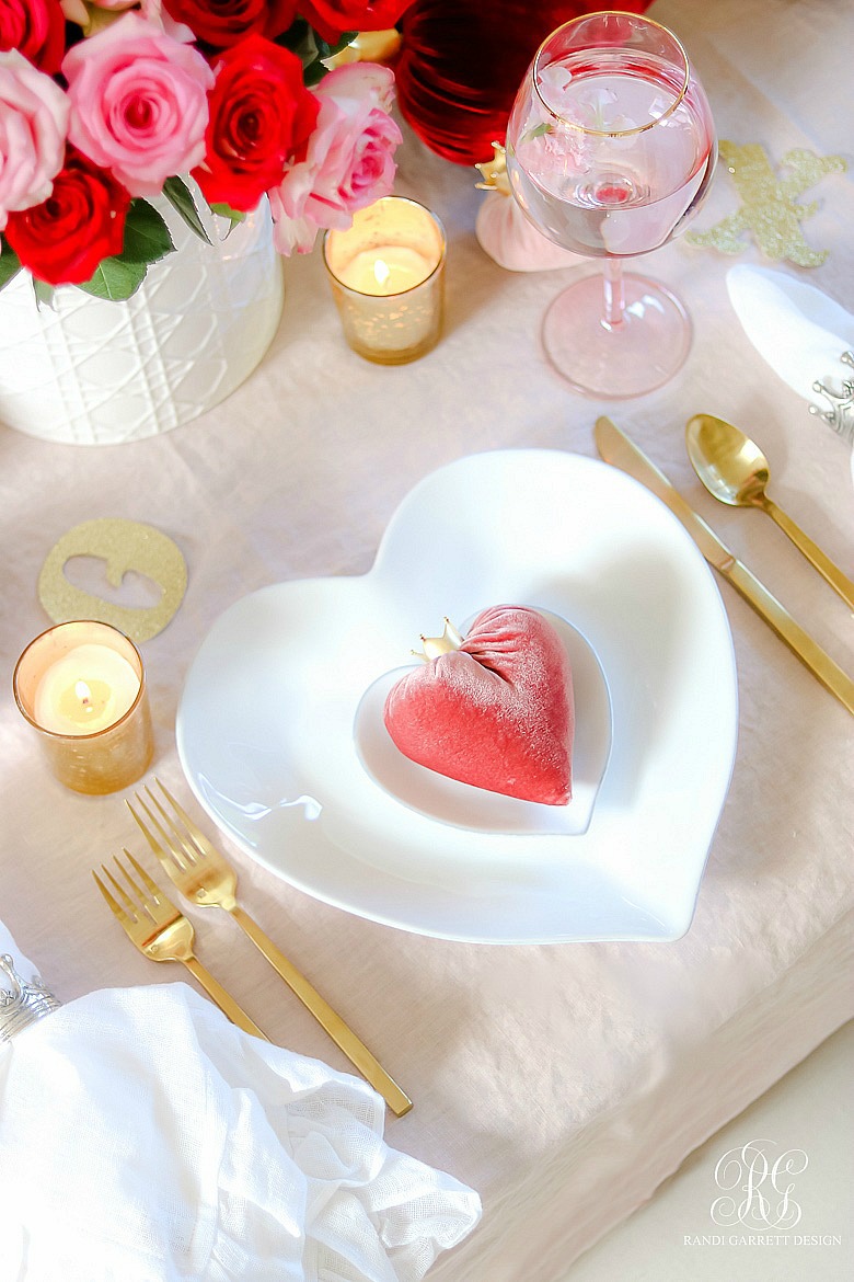 Valentine's Day table - heart plates - velvet hearts