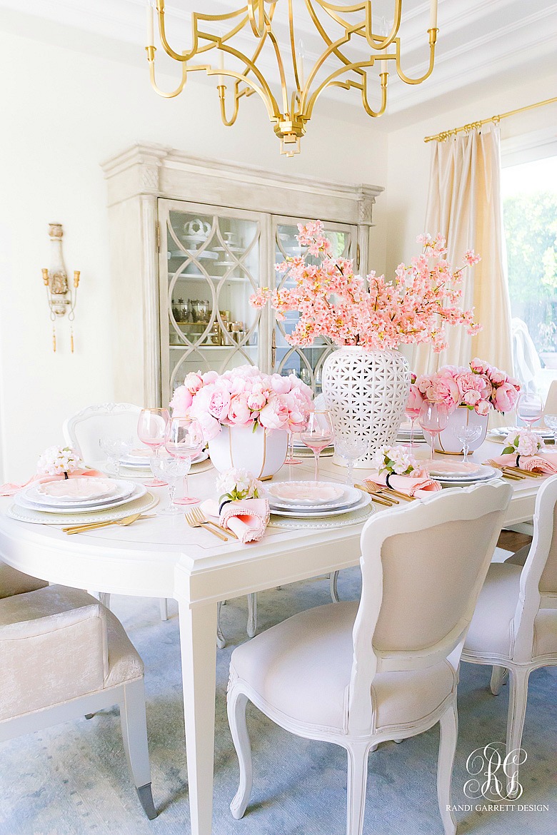 pretty dining room - pink tablescape