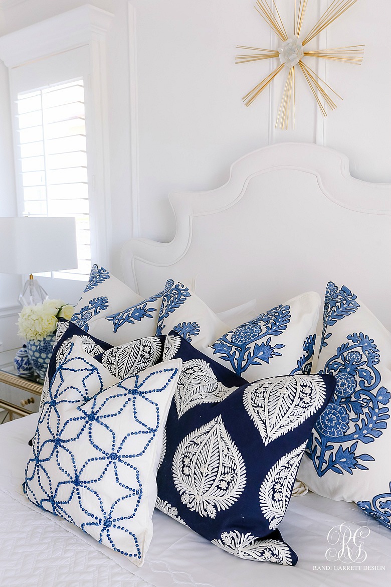 blue white pillows - gorgeous bedroom