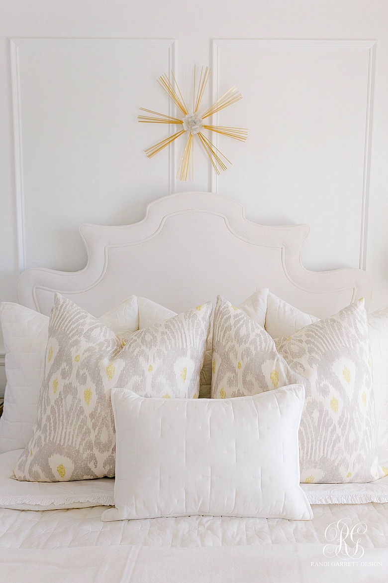 4 DIFFERENT WAYS TO STYLE BED PILLOWS