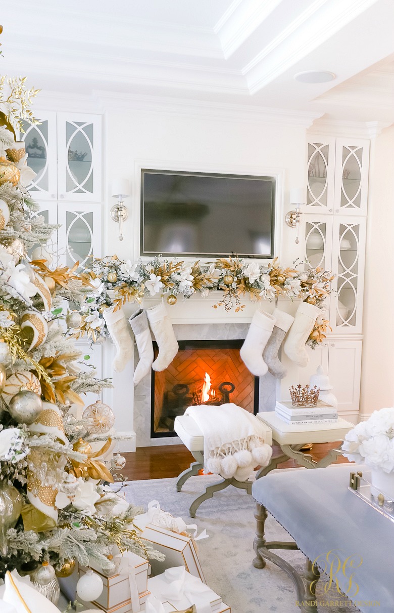 elegant Christmas mantel