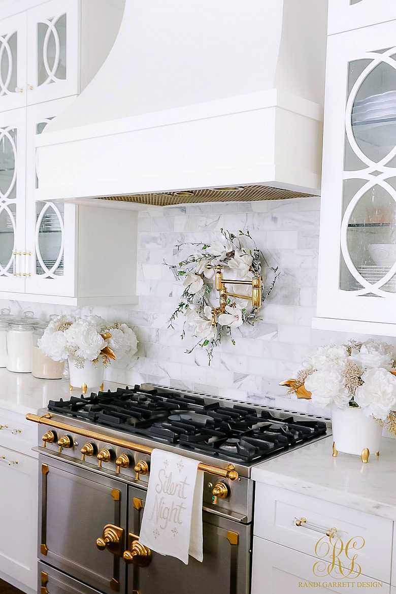 Bright White Christmas Kitchen - Decor Gold Designs