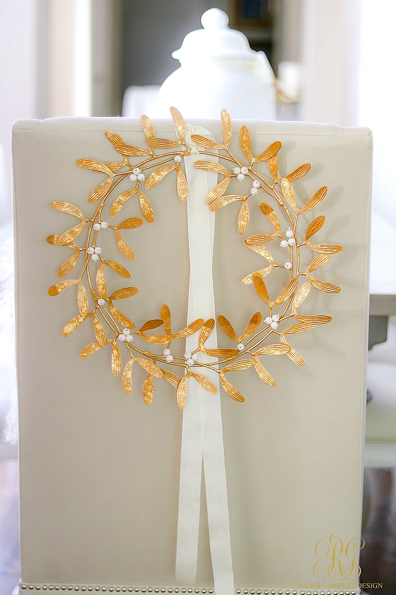 gold mistletoe wreath