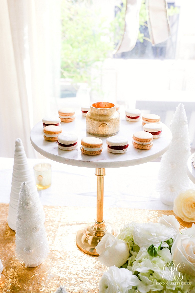 marble gold cake stand - beautiful christmas party ideas