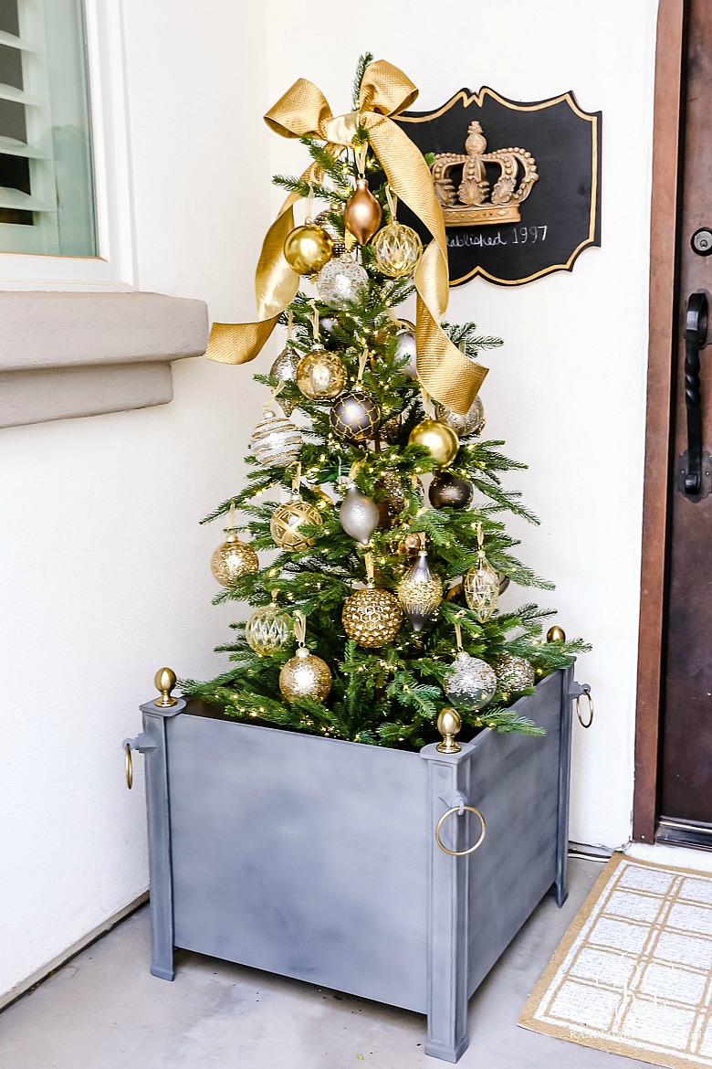 outdoor christmas tree - christmas porch 