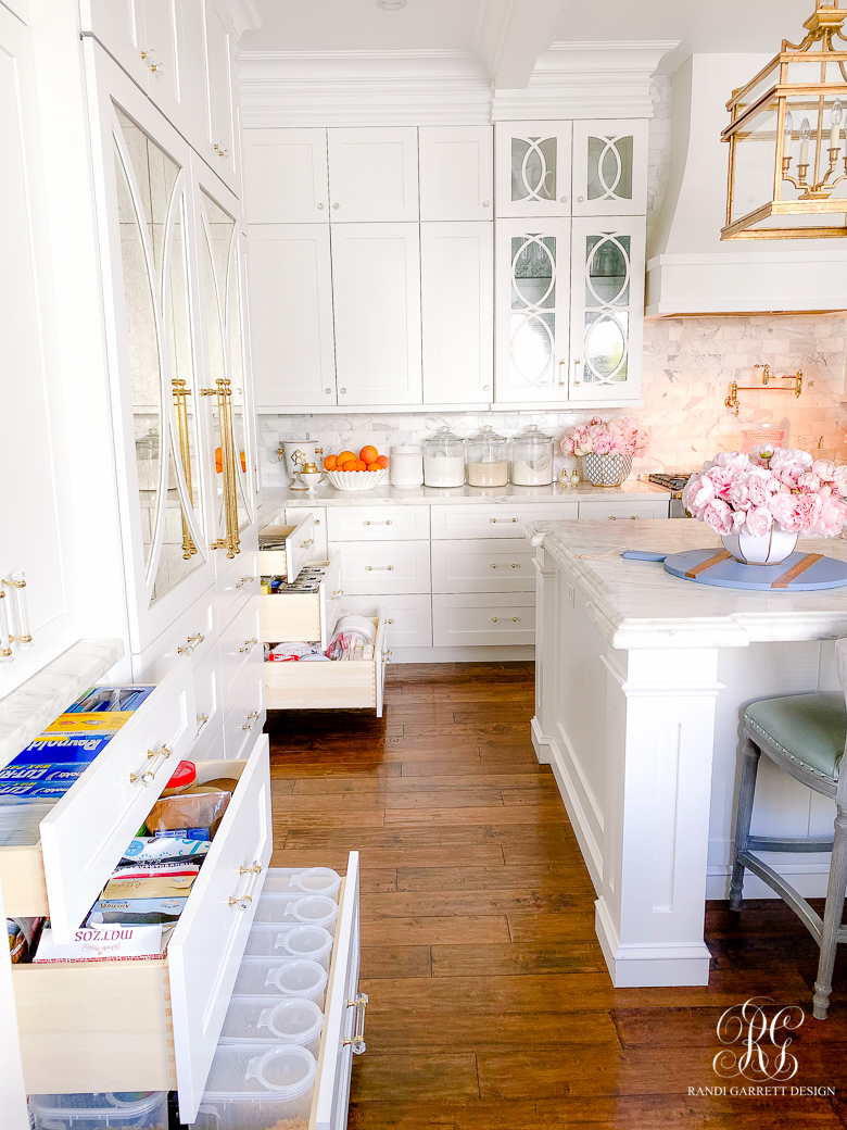 https://randigarrettdesign.com/wp-content/uploads/2020/02/Kitchen-Drawer-Organizing-Tips-20.jpg