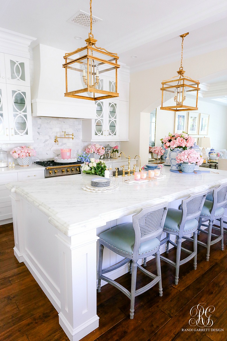 glam white kitchen 