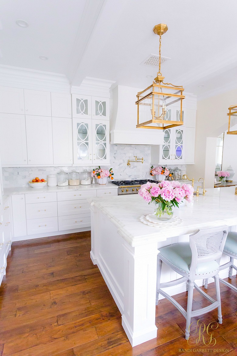 beautiful white kitchen