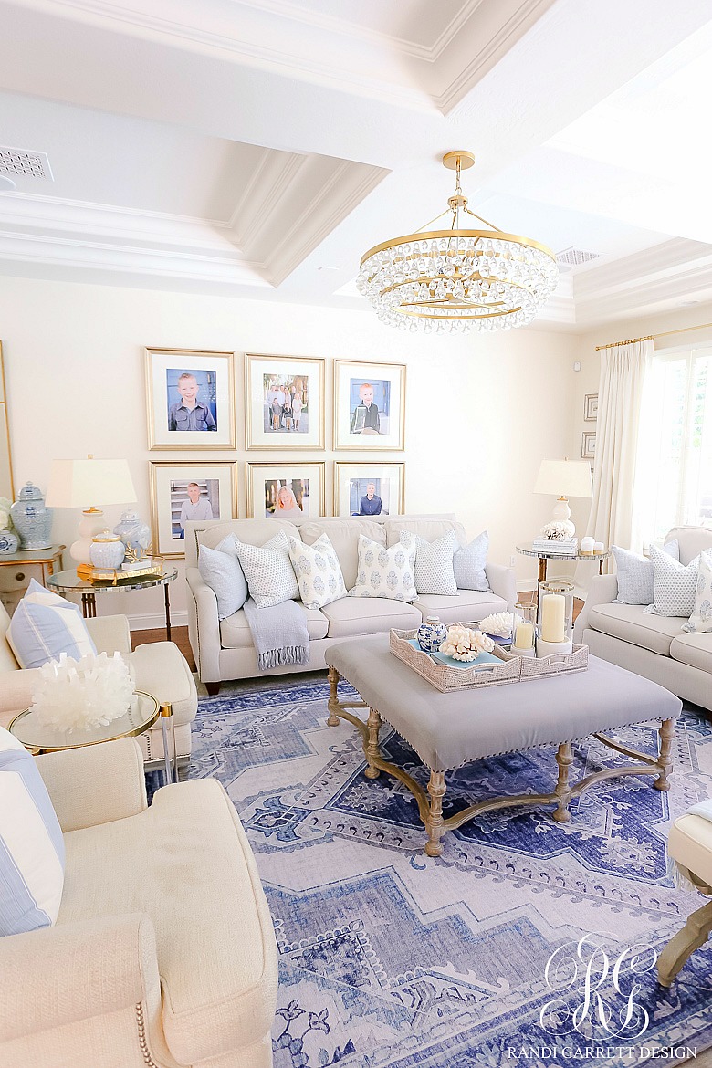 gorgeous family room blue white decor