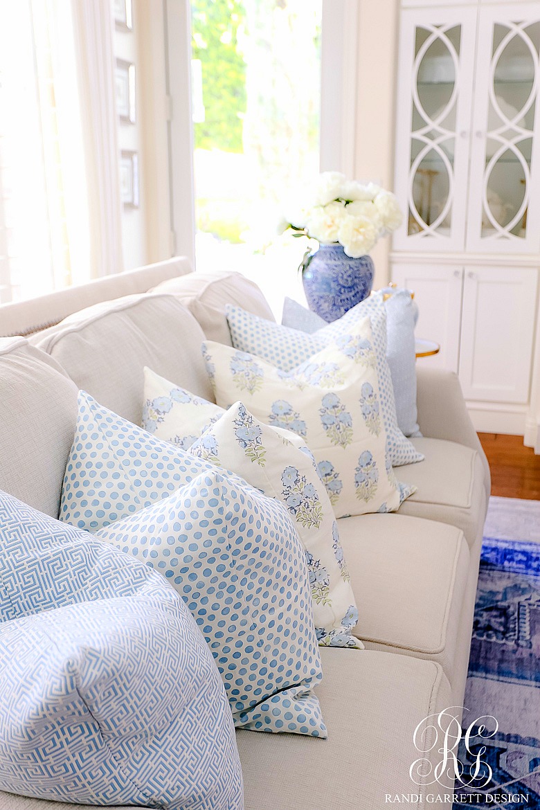 summer pillows blue white