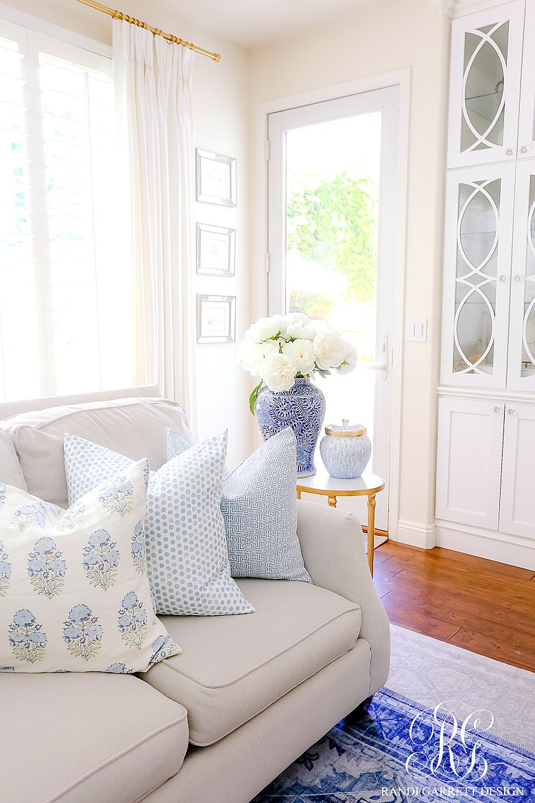 blue white summer pillows 